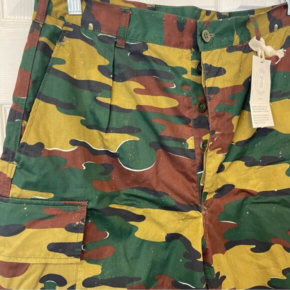 Urban Renewal Vintage Cut Off Cargo Shorts - Picture 2 of 5